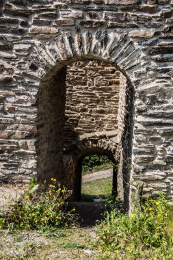 Isenburg Kalesi Westerwald 'daki iserkopf' ta harabe halinde.