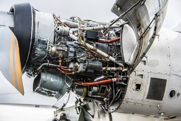 Turboprop Uçak Olarak Askeri Taşıyıcı — Stok fotoğraf