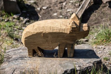 Rothaargebirge vahşi yaşam parkında oymalar