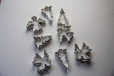 Gümüş metalik Noel kurabiyesi şekilleri