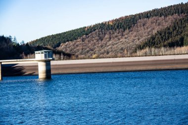 Kurak dönemlerde Siegerland 'daki baraj.