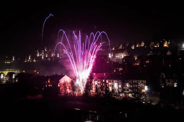 Fuegos Artificiales Año Nuevo Con Rastros Luz Cielo — Foto de Stock