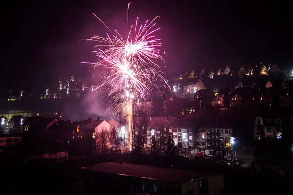 Fuegos Artificiales Año Nuevo Con Rastros Luz Cielo — Foto de Stock