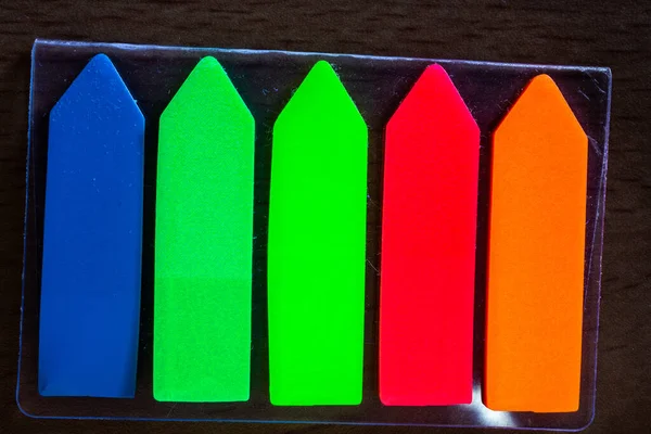 Ultraviyole Işıkta Floresan Boyalı Oklar — Stok fotoğraf