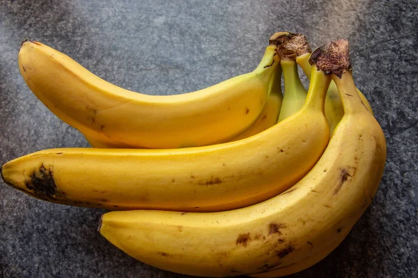 Bananas Amarelas Mesa — Fotografia de Stock