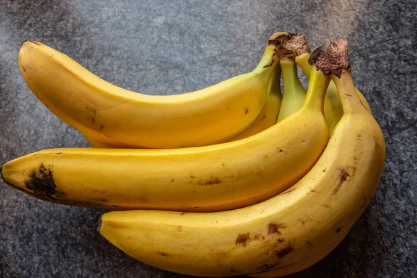 Bananes Jaunes Sur Table — Photo