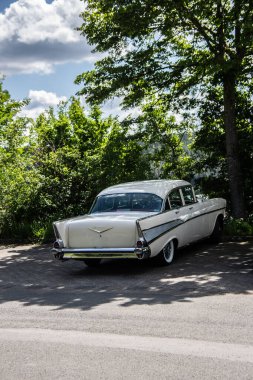 Klasik bir araba olarak Amerikan yol kruvazörü