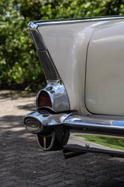 Klasik bir araba olarak Amerikan yol kruvazörü