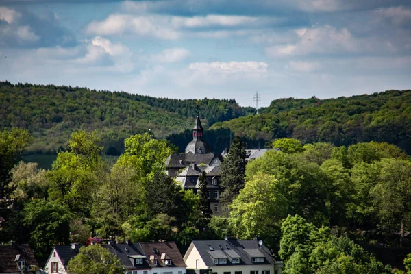 Лесистый Siegerland Шпилем Деревьях — стоковое фото