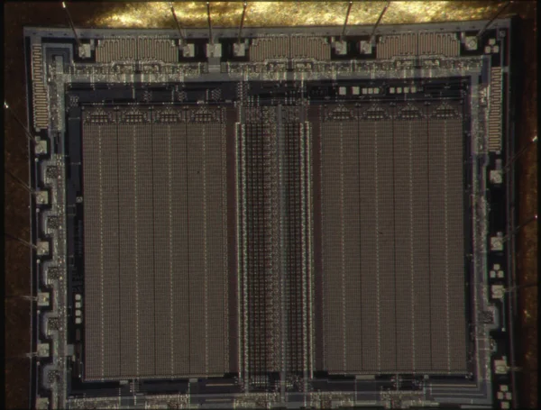 Close Van Een Computerchip Met Geleidersporen — Stockfoto