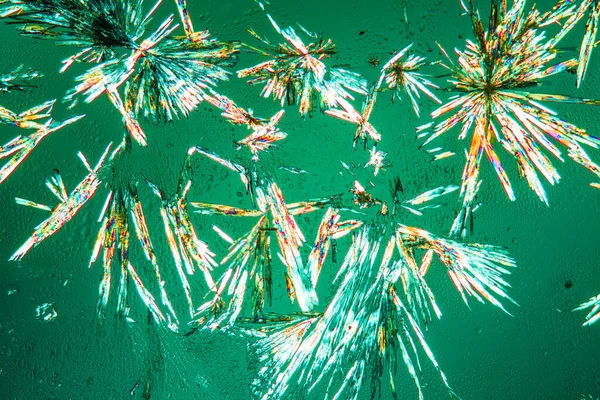 Kryształy Kwasu Acetylosalicylowego Świetle Polaryzacyjnym Pod Mikroskopem 100X — Zdjęcie stockowe