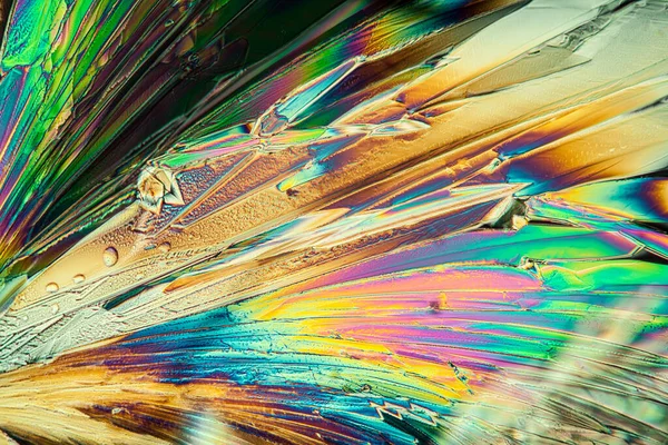 citric acid crystals in polarized light under the microskope 100x