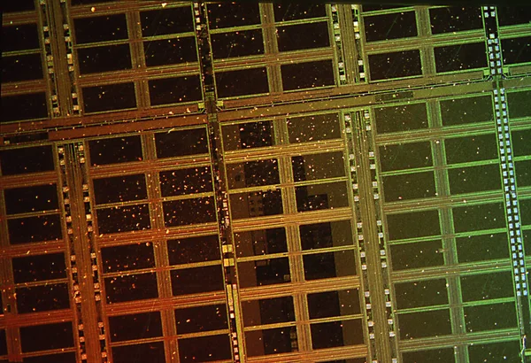 Schakelplaat Voor Microchips Onder Microscoop — Stockfoto