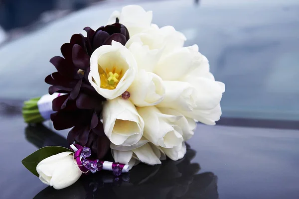 Svatební Kytice Černobílých Tulipánů — Stock fotografie