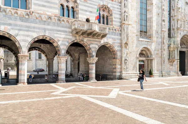 Piazza Duomo in the historic center of Como, Italy — Stock Photo, Image
