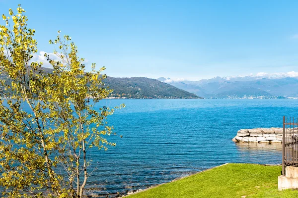 Herfst landschap van het Lago Maggiore — Stockfoto