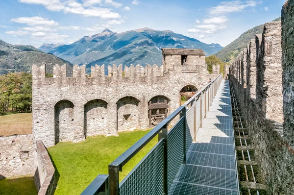 Montebello slott i Bellinzona — Stockfoto