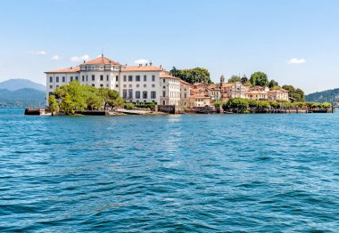Lake Maggiore ile manzara ve Bella, Stresa, İtalya ada