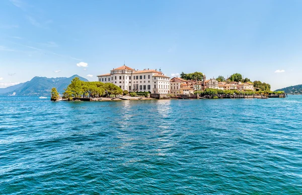 Lake Maggiore ile manzara ve Bella, Stresa, İtalya ada