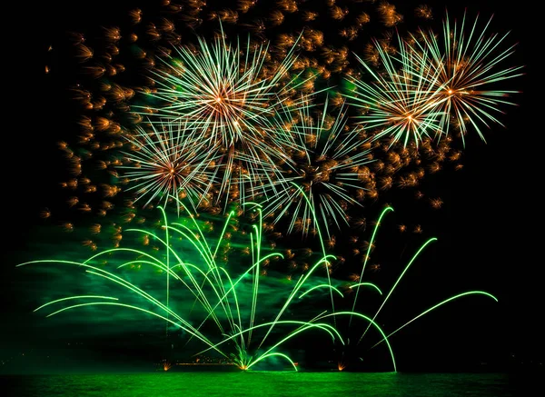 Colorful fireworks in the night sky — Stock Photo, Image