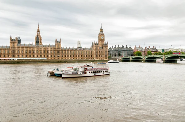 London - view of Thames river, Big Ben clock tower, Houses of Parliament. — Stock Photo, Image