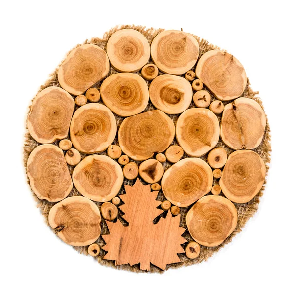Drewniana podstawka, ręcznie wykonane z drewna brzozowego. — Zdjęcie stockowe