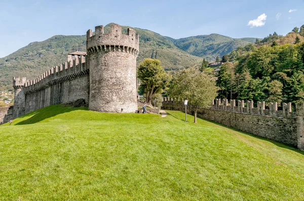 Tornet av Montebello slott i Belinzona, Schweiz — Stockfoto