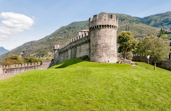 Torre do Castelo de Montebello em Belinzona, Suíça — Fotografia de Stock