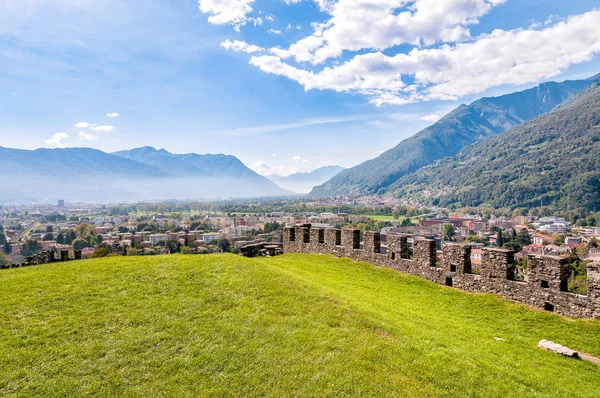 Landschap van de stad Bellinzona, Ticino, Zwitserland — Stockfoto