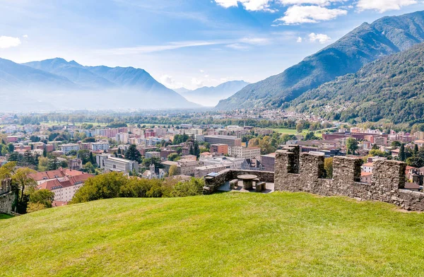 Paisagem da cidade de Bellinzona, Ticino, Suíça — Fotografia de Stock