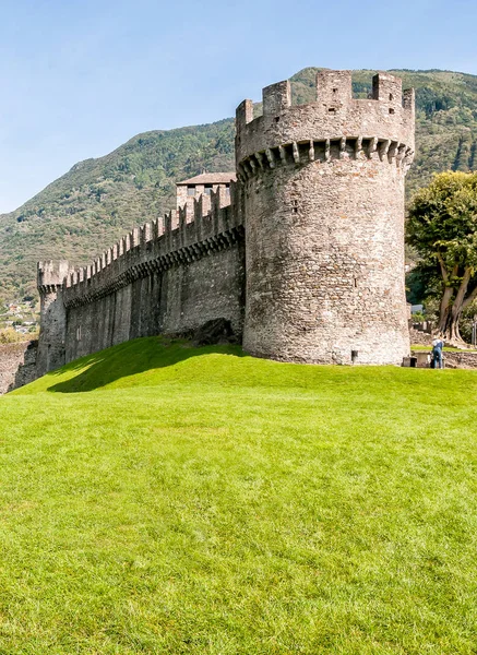 Torre do Castelo de Montebello em Belinzona, Suíça — Fotografia de Stock