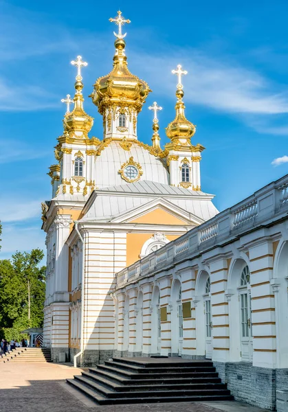 Палац церквою Святого Петра і Paul в Петергофі, Санкт-Петербург, Російська Федерація — стокове фото