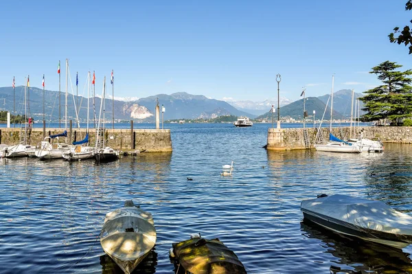 Liman Laveno Mombello Lake Maggiore Varese, İtalya'nın eyaletinde bulunan,. — Stok fotoğraf