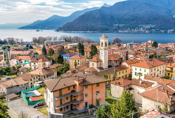 Maccagno ve Lake Maggiore yukarıdan, İtalya