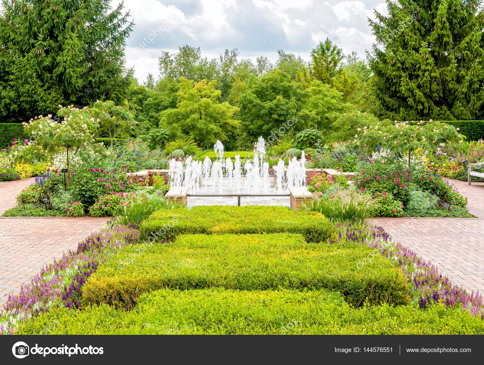 Circle Garden Area At Chicago Botanic Garden Stock Photo