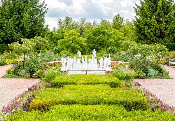 Cirkel tuinlandschap bij Chicago Botanic Garden. — Stockfoto