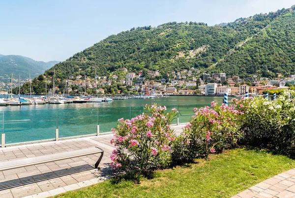 Lake front in the center of Como, Italy — Stock Photo, Image