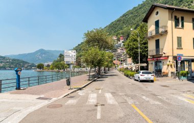 Restoranlar, kafeler, barlar, oteller ve mağazalar merkezi Como, İtalya ile Gölü mesire
