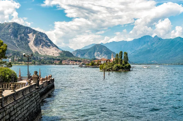 Paesaggio del lago Maggiore con Isola dei Pescatori — Foto Stock