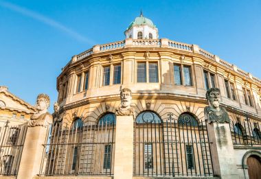 İngiltere Oxford şehir merkezinde yer alan Sheldonian Tiyatrosu