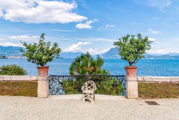 Widok na jezioro Maggiore wyspie Bella, Włochy — Zdjęcie stockowe