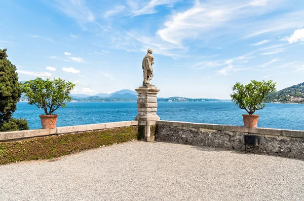 Uitzicht op het Lago Maggiore from eiland Bella, Italië — Stockfoto