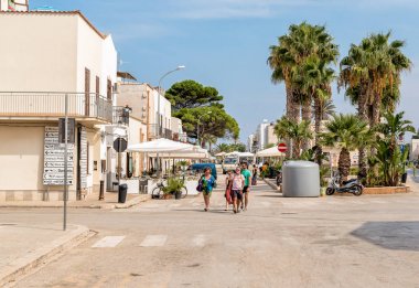 San Vito Lo Capo, küçük beyaz evleri ve dar sokakları, Sicilya en ünlü turistik yerler ile küçük bir kasaba olduğunu. 