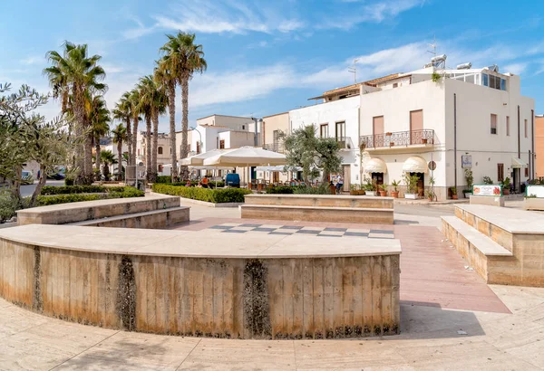 Plaza Marinella de San Vito Lo Capo, los destinos turísticos más famosos de Sicilia . — Foto de Stock