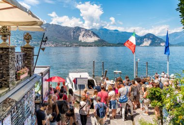 Turist feribot Madre adada Piedmont, İtalya için bekliyor