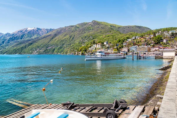 Passenger Ferry at the pier on the shore of lake Maggiore in Ascona, Switzerland — Stock Photo, Image