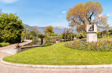 Neil Mceacharn Villa Taranto, İtalya'nın botanik bahçeleri için anıt