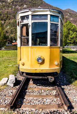 Sarı vintage tramvay
