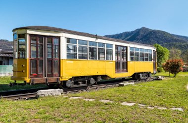 Sarı vintage tramvay