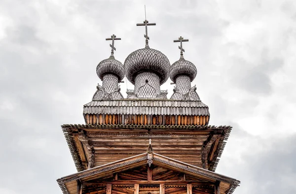 Dóm starý dřevěný kostel — Stock fotografie